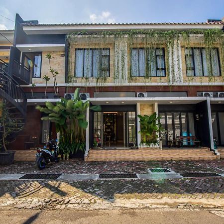 Hotel Casa Ts 16 Malang Zewnętrze zdjęcie