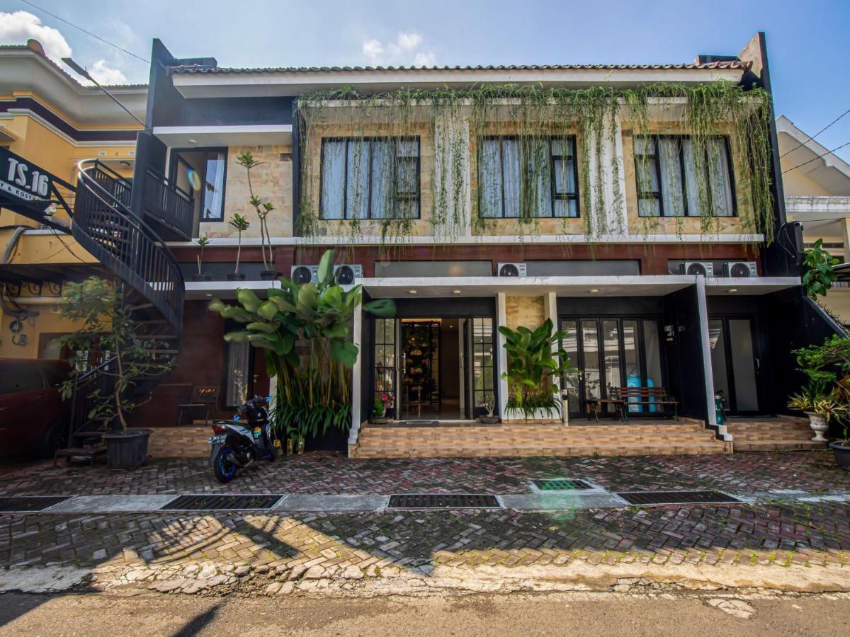 Hotel Casa Ts 16 Malang Zewnętrze zdjęcie