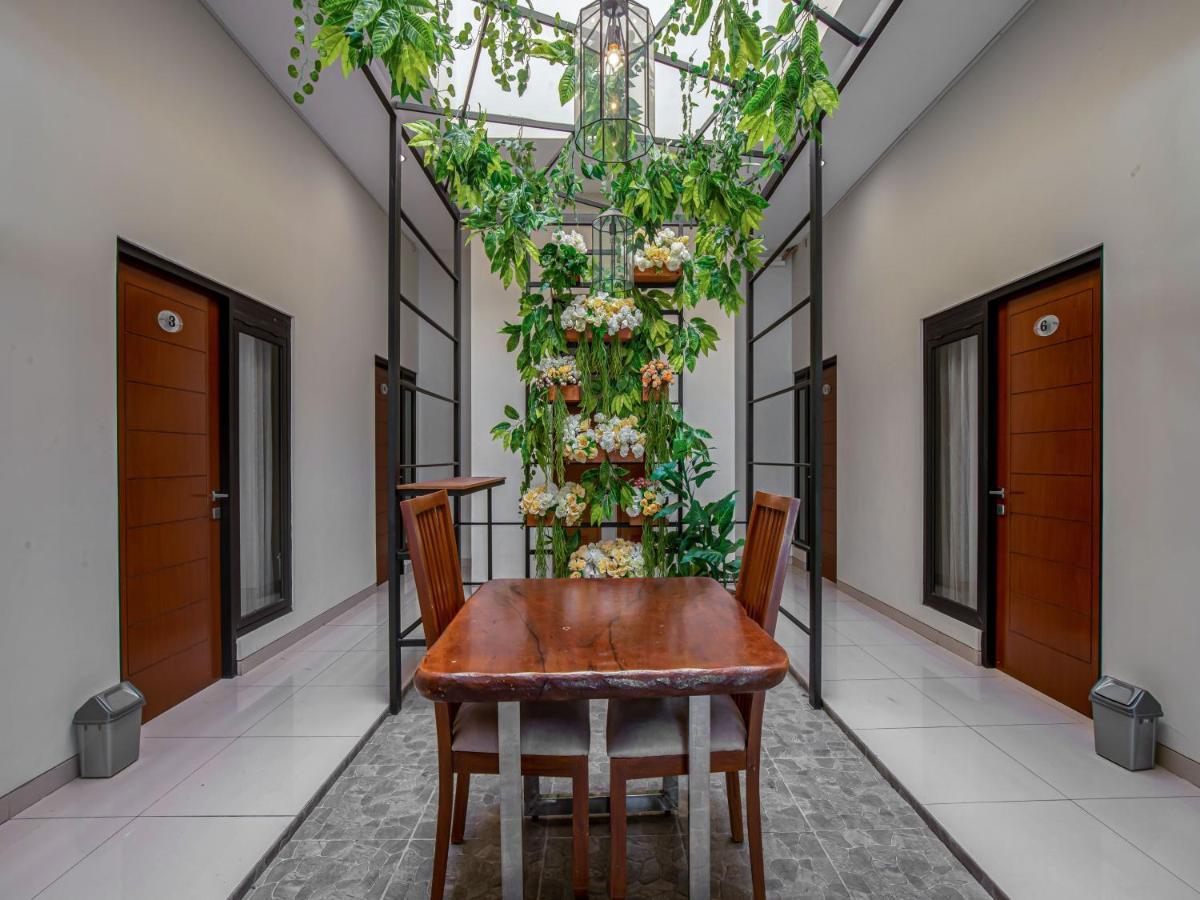 Hotel Casa Ts 16 Malang Zewnętrze zdjęcie